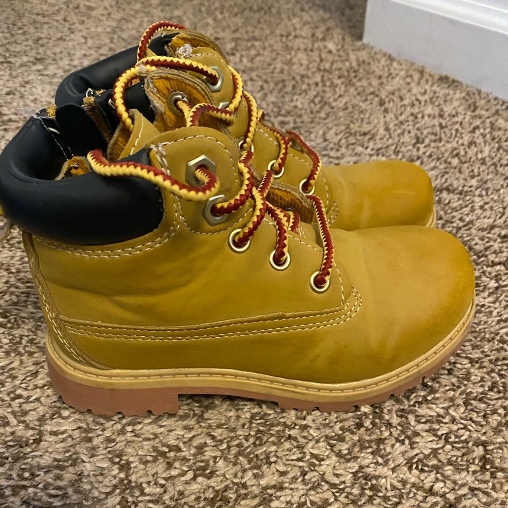 Boys boots